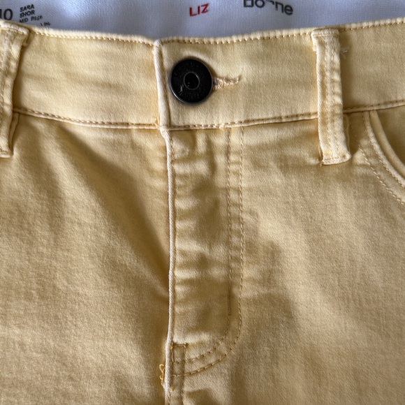 Liz Claiborne Sunny Yellow Women's Shorts - Picture 4 of 4